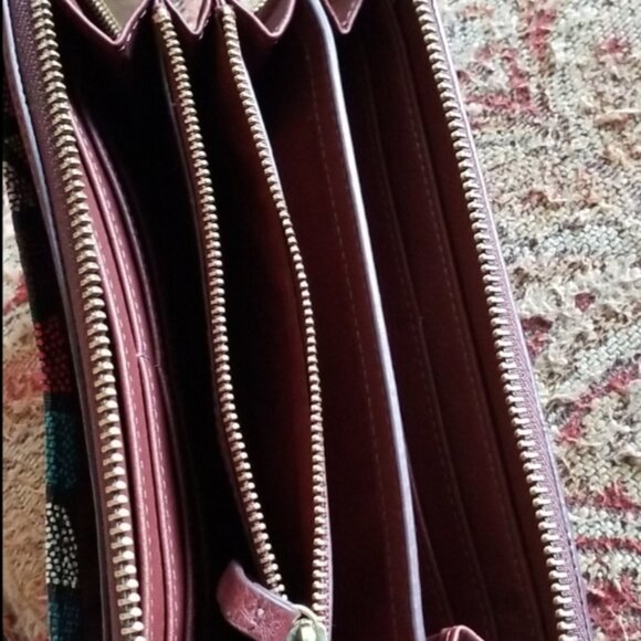 FOSSIL CAROLINE MULTI-COLORED ZIP AROUND WALLET 8" x 4.5" - Picture 5 of 12